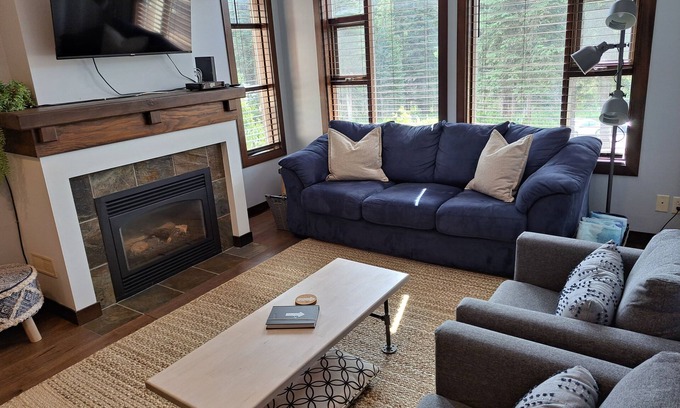Sun Peaks Condo | SideTracked in Sun Peaks - Cozy ski in and ski out with a private hot tub