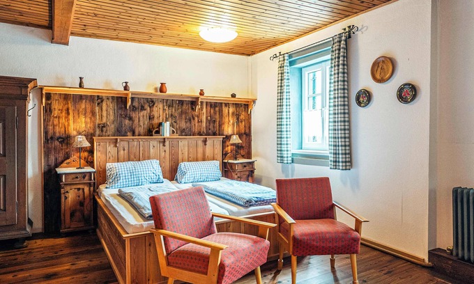Altaussee Apartment | Sieglgut: Torberg Apartment | Kitchen | Parking
