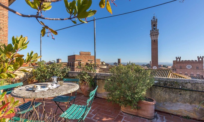 Siena City Centre Apartment | Siena: prestigious dwelling with elevator, roof terrace and panoramic terrace