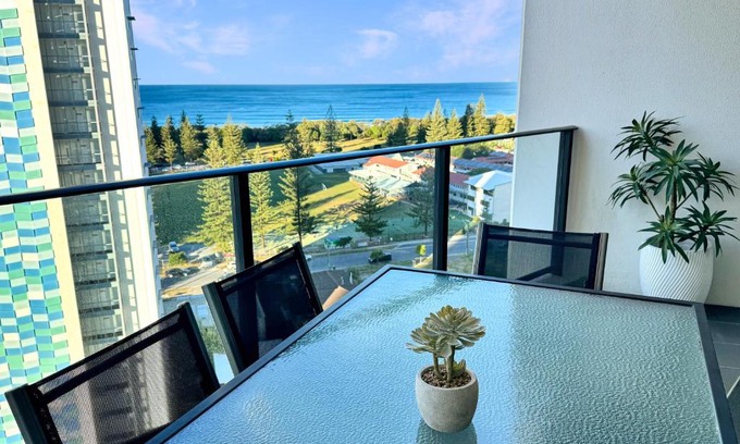 Broadbeach Apartment | Sierra Grand 15th floor Ocean Views parking
