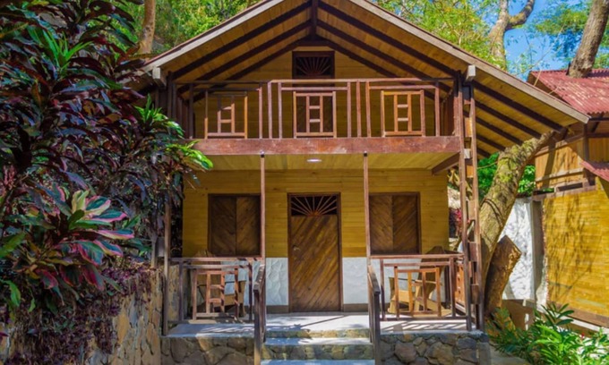 Santa Marta Cabin | SIERRA LEMON CHAVOLITA CABIN