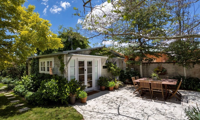 Orange Apartment | Silk Tree Studio | Steps to Cook Park