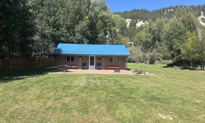 Lake City Cabin | Silver Lining - Great Cabin on a Quiet Street Adjacent to Pete's Lake Trailhead