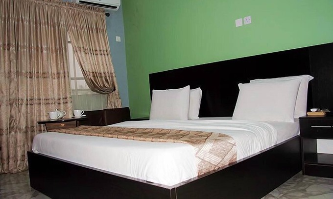 Apomu Resort | Silver Room