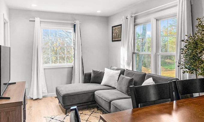 Fairland Apartment | Silver Spring Serenity: 2BR/2BA, Nature & Access"