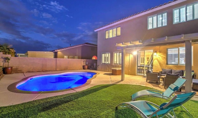 Paradise Hills House | Silver Star Getaways 4B3BA 3000sqft+ pool + loft
