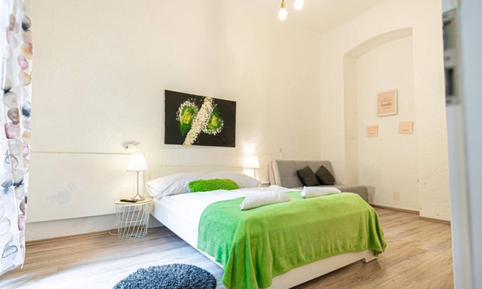 Neulerchenfeld Apartment | Simple Apt. w/full kitchen Wiener Stadthalle 3