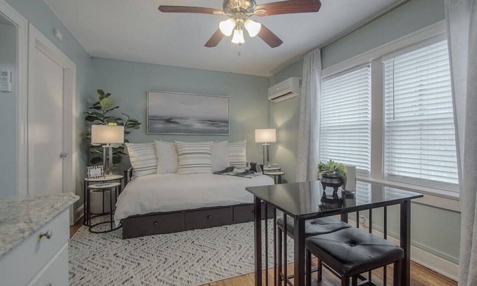 Country Club Plaza Area Apartment | Simple PLAZA Comfort!