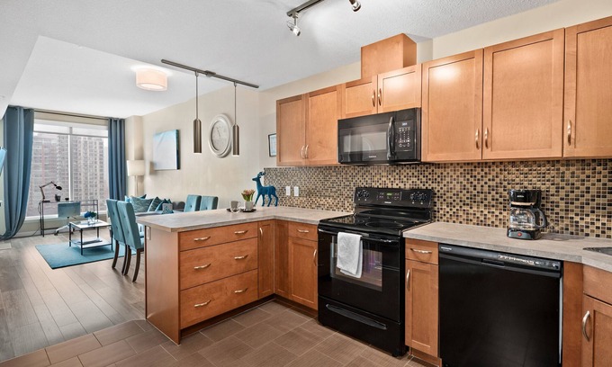 Victoria Park Apartment | Simply Comfort. Modern DT Condo. Balcony. Free Parking. Gym.