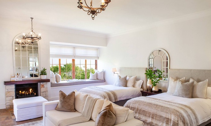 Cape Winelands Apartment | Simply Studio - La Bella Vita Studios