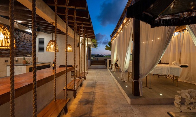 Zama Villa | Sinaan Balaam. Luxurious Villa + Rooftop Pool & Bar