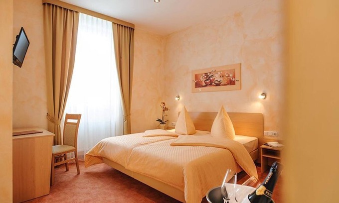 Neustadt-Lachen-Speyerdorf House | Single room, shower, toilet, non-smoking - Hotel Ristorante Mediterraneo