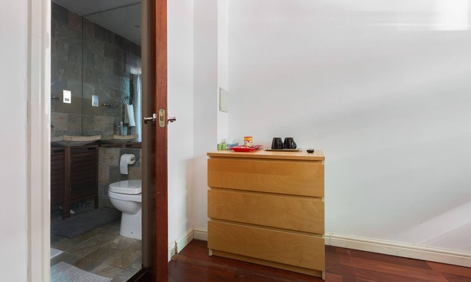 Canary Wharf Apartment | Single room-Economy-Private Bathroom-Street View