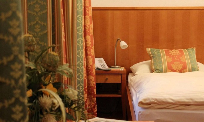 Loretto House | Single room with shower or Bathroom, toilet - Airporthotel Salzburg