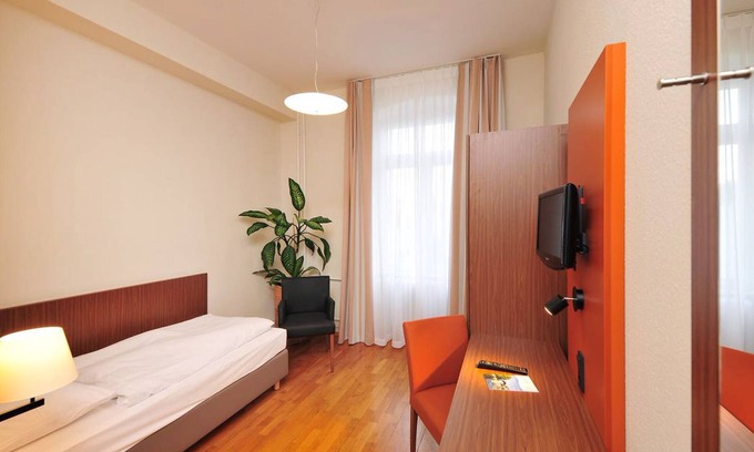 Rastatt Apartment | Single room with shower and WC