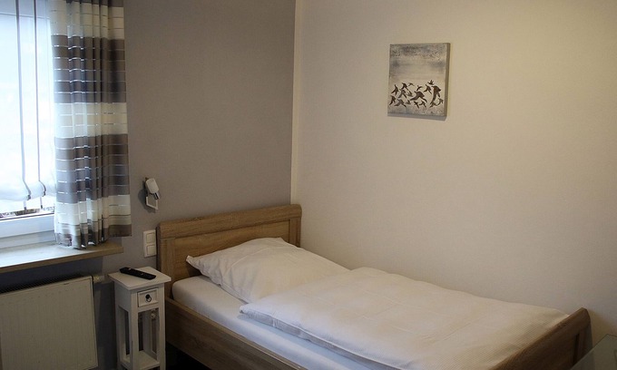 Balve Apartment | Single room with shower/WC