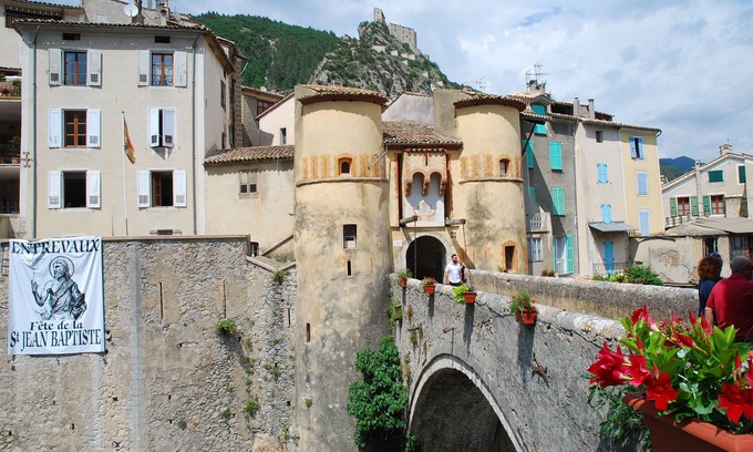 Entrevaux Apartment | Single-storey apartment in the heart of Entrevaux