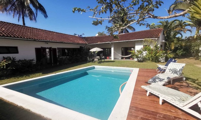 Juquehy House | Single Storey House with Large Garden and Pool - 4 Bedrooms wifi, air conditioning