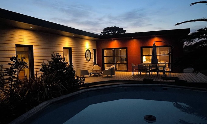 Ploudalmezeau House | Single-storey house, close to the port and Kerdéniel beach.