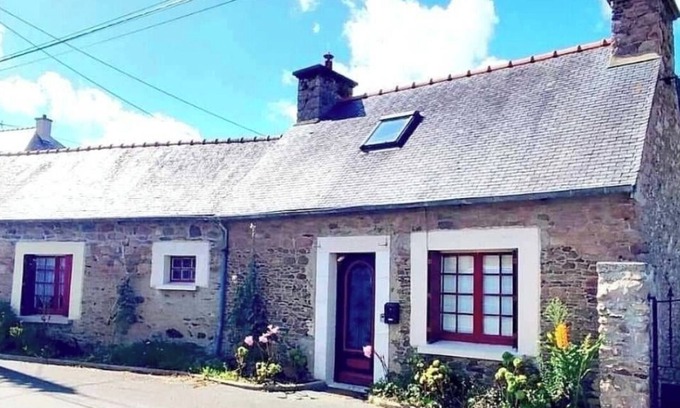 Paimpol House | Single-storey house, typical of Brittany,. animals accepted.