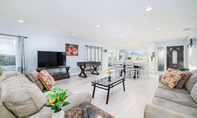 Laguna Niguel House | Single Story w Backyard & Views (Plumeria Perch)