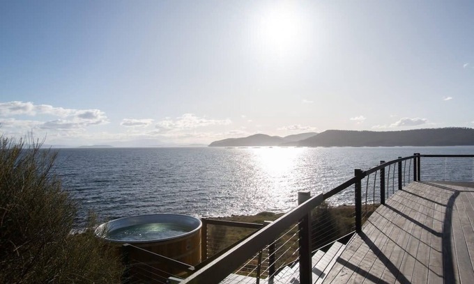 White Beach House | Siren Tasmania Summar