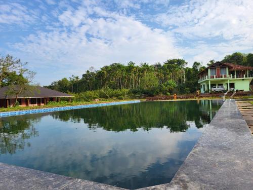 Mudigere House | Sirimane Homestay - Swimming Pool, Food, Near to Falls & Trek