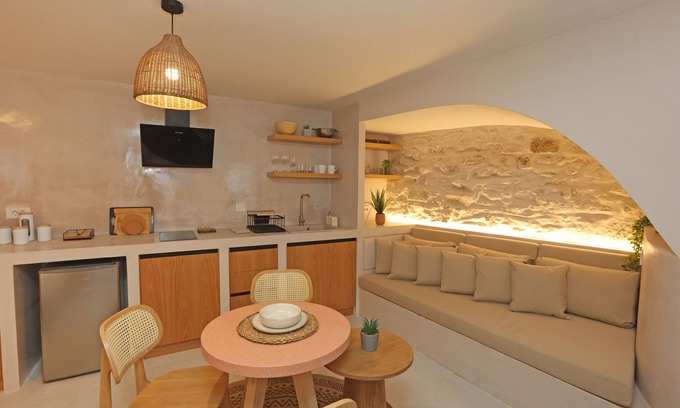 Ermoupoli Apartment | Siroa Mystic - A chic nest in the heart of Hermoupoli