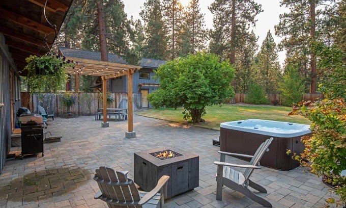 Sisters House | Sisters Basecamp - Meredith Lodging