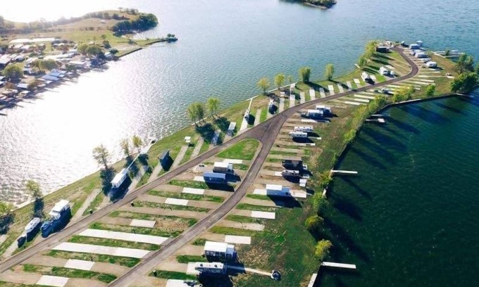 Kerens RV Rental | Site 73 @ Peninsula Point