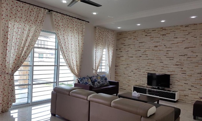 Taman Teratai House | Sitiawan Homestay Entire Semi D home