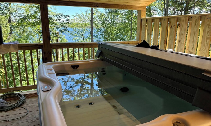 Au Train Cabin | Six bedroom lake front cabin with hot tub and outdoor fire pit