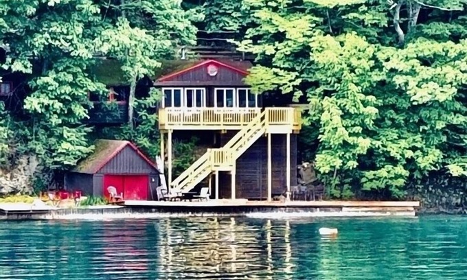 Moravia Cabin | Skaneateles direct lakefront 3 bedroom cabin with 1 bedroom guest cabin
