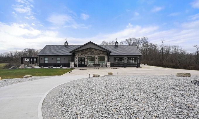 Aurora House | Ski, Casino,Concerts! Lawrenceburg has it all!