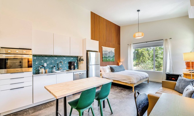 Summit Park Apartment | Ski, Hike & Fish: Modern Park City Studio
