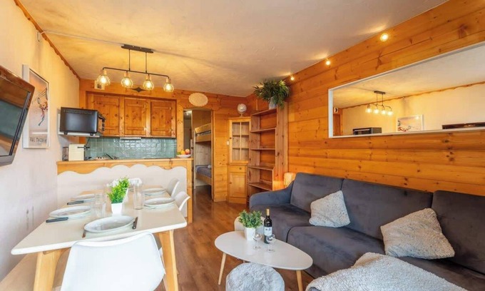 Val-Thorens Apartment | Ski In-Out- Heart of Val Thorens Warm-Hearted WiFi