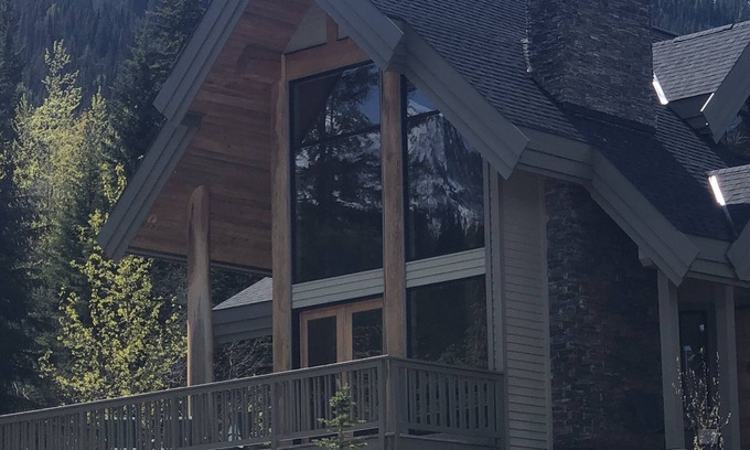 Golden House | Ski in/out, Luxury with Amazing Views, Open Concept, 29 ft Ceilings, Airy!