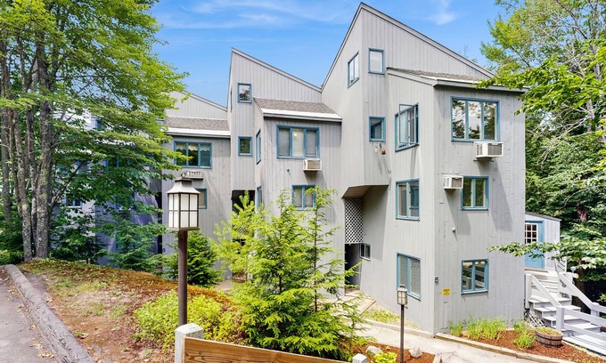 Bartlett Condo | Ski-In/Out Mountain Condo w/Free WiFi, Deck, Ski View, Private W/D, & Gas Grill