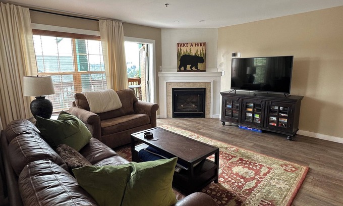 Snowshoe House | Ski-in/out, pet/kid-friendly, slope side townhouse
