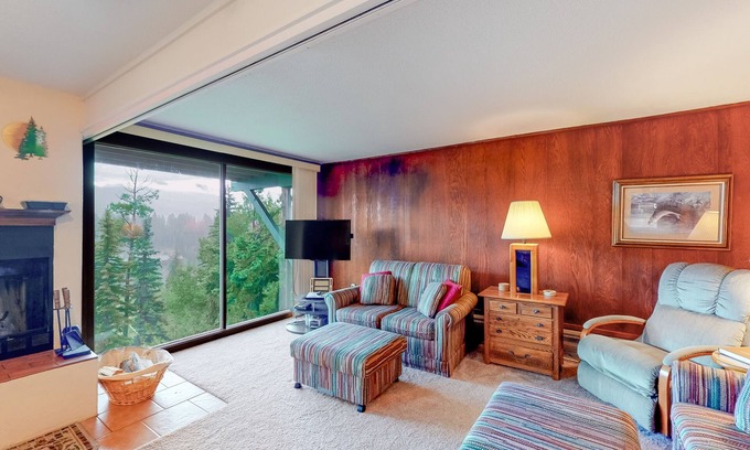 Purgatory Condo | Ski-in/out Purgatory condo with lake & mountain-view balcony, fireplace