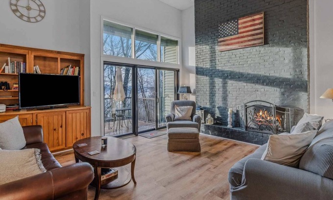 West Hartford Condo | Ski-in/out Ski Hill, Cozy Fireplace | Kingswood 1D