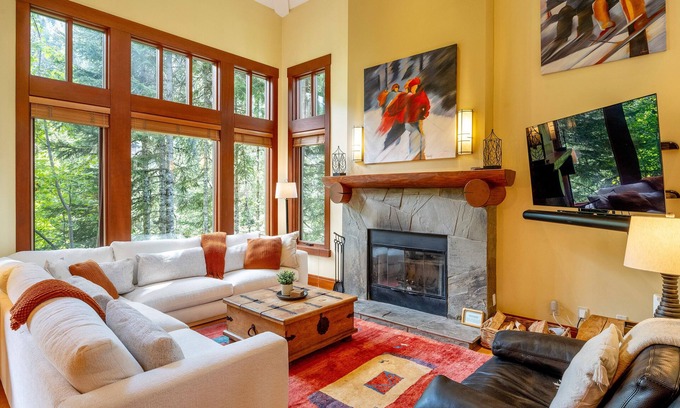 Nordic Estates House | SKI IN/OUT | Spacious 4BR | Private Hot Tub | Double Garage | Managed By Aloha Whistler