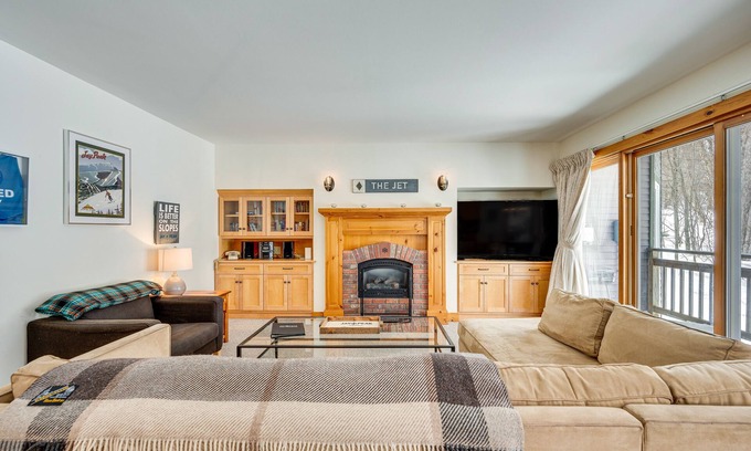 North Troy Condo | Ski-In Resort Family Condo w/Deck at Jay Peak!
