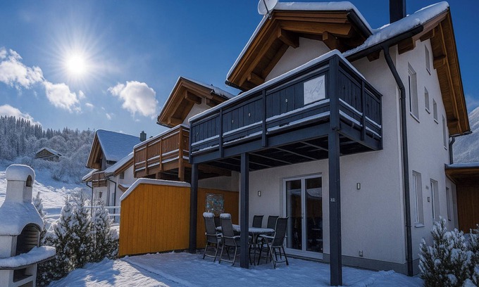 Kotschach-Mauthen Ski Chalet | Ski-in/Ski-out chalet with garden