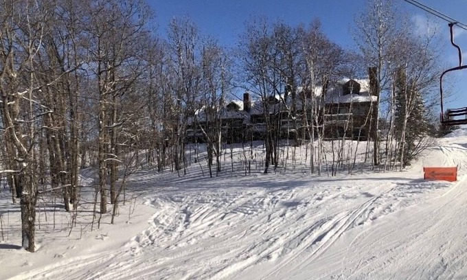 Wakefield Condo | Ski in/Ski out 1/B 1/B Condo!