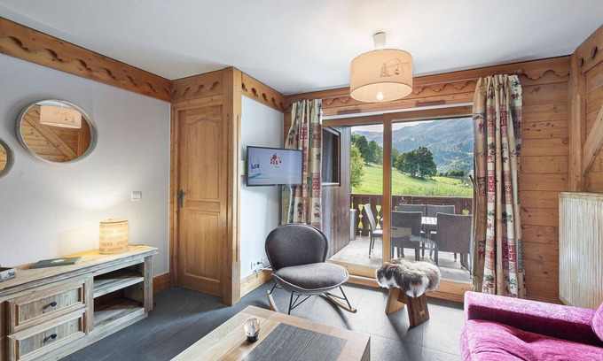 Meribel Village Apartment | Ski-In/Ski-Out Apartment with Pool and Spa Access in Méribel Village
