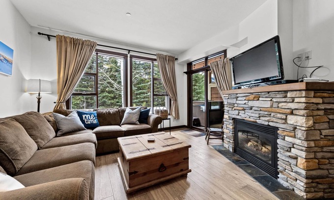 Sun Peaks Condo | Ski In/Ski Out to Private Hot Tub at Stones Throw