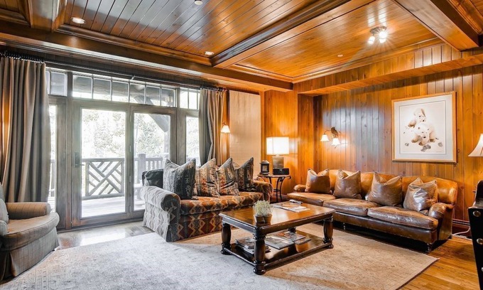 Avon Condo | Ski-In/Ski-Out Condo with a full Kitchen