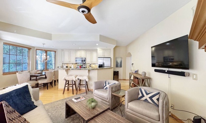 Edwards Apartment | Ski In Ski out, Heated Pool, Hot Tub, Perfect for Family