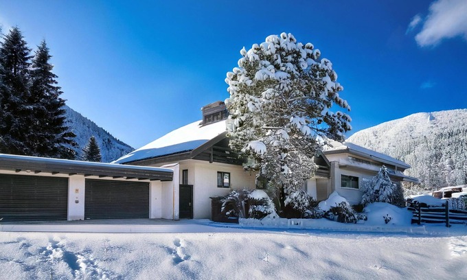 Soell House | Ski-in/ski-out holiday home in Söll with sauna
